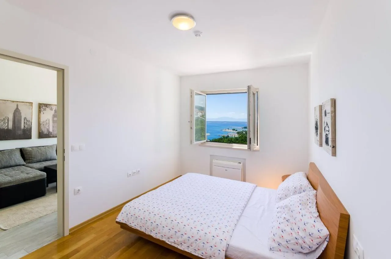 Apartment In Crikvenica 39067