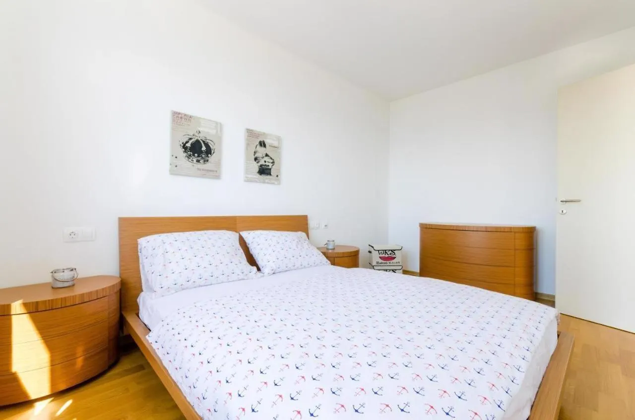 Apartment In Crikvenica 39067
