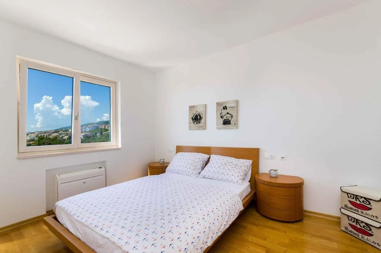 Apartment In Crikvenica 39067
